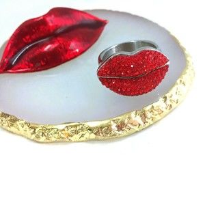 Betsey Johnson Rare, Vintage, Sparkle Rhinestone Lips Ring & vintage lips brooch